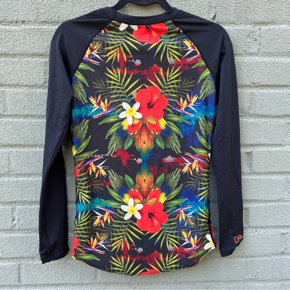 NWT Woman’s Dakine Long Sleeve Rash Guard SPF 50 | Tropical design | Size Medium - Picture 4 of 7